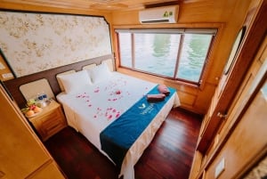 Cat Ba: Full- day trip with biking, kayaking, meal, tickets