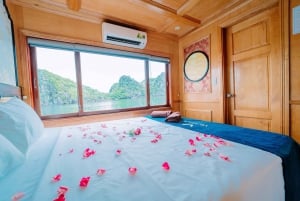 Cat Ba: Full- day trip with biking, kayaking, meal, tickets