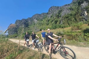 Hanoista: 2 päivän Ninh Binh -kierros majoituksella ja aterioilla