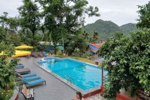 Von Hanoi: 2-tägige Tour zur Insel Cat Ba mit Trekking