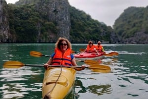 Von Hanoi: 2-tägige Tour zur Insel Cat Ba mit Trekking