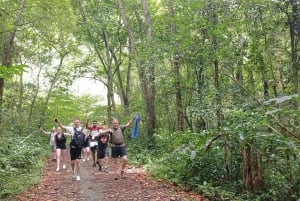 Von Hanoi: 2-tägige Tour zur Insel Cat Ba mit Trekking