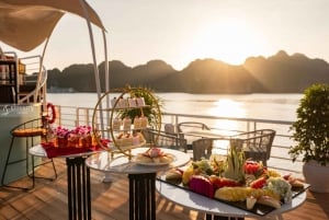 Hanoi/ Cat Ba: Isola di Cat Ba e baia di Lan Ha - Escursione di un giorno | Lusso