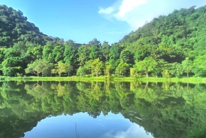 Au départ de Hanoi, explorez la nature, observez les animaux sauvages et les lucioles.