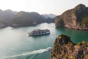 Fra Hanoi: Utforsk Ha Long Bay i 2 dager med et luksuscruise