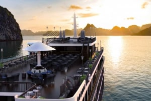 Fra Hanoi: Utforsk Ha Long Bay i 2 dager med et luksuscruise