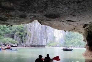 Fra Hanoi: Utforsk Ha Long Bay i 2 dager med et luksuscruise