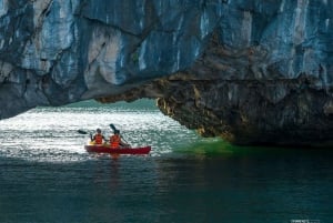 Fra Hanoi: Utforsk Ha Long Bay i 2 dager med et luksuscruise