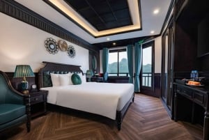 Fra Hanoi: Utforsk Ha Long Bay i 2 dager med et luksuscruise