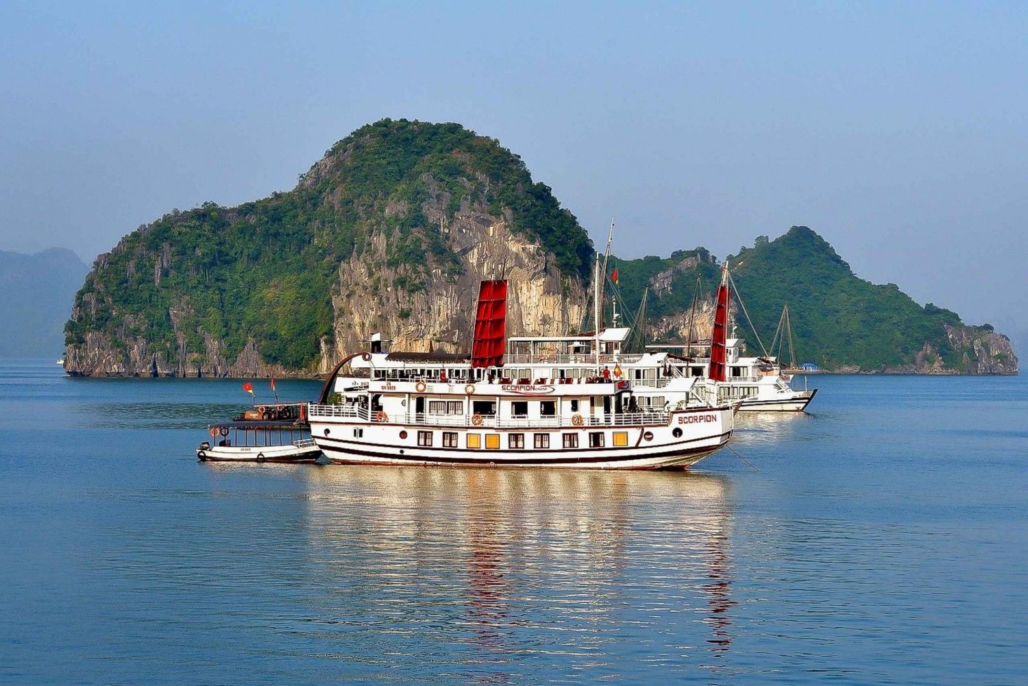 Au départ de Hanoi : Excursion d'une journée dans la baie d'Ha Long : fruits de mer et kayak