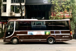 Из Ханоя: Роскошный круиз по заливу Ха Лонг Бэй с большой и маленькой группой