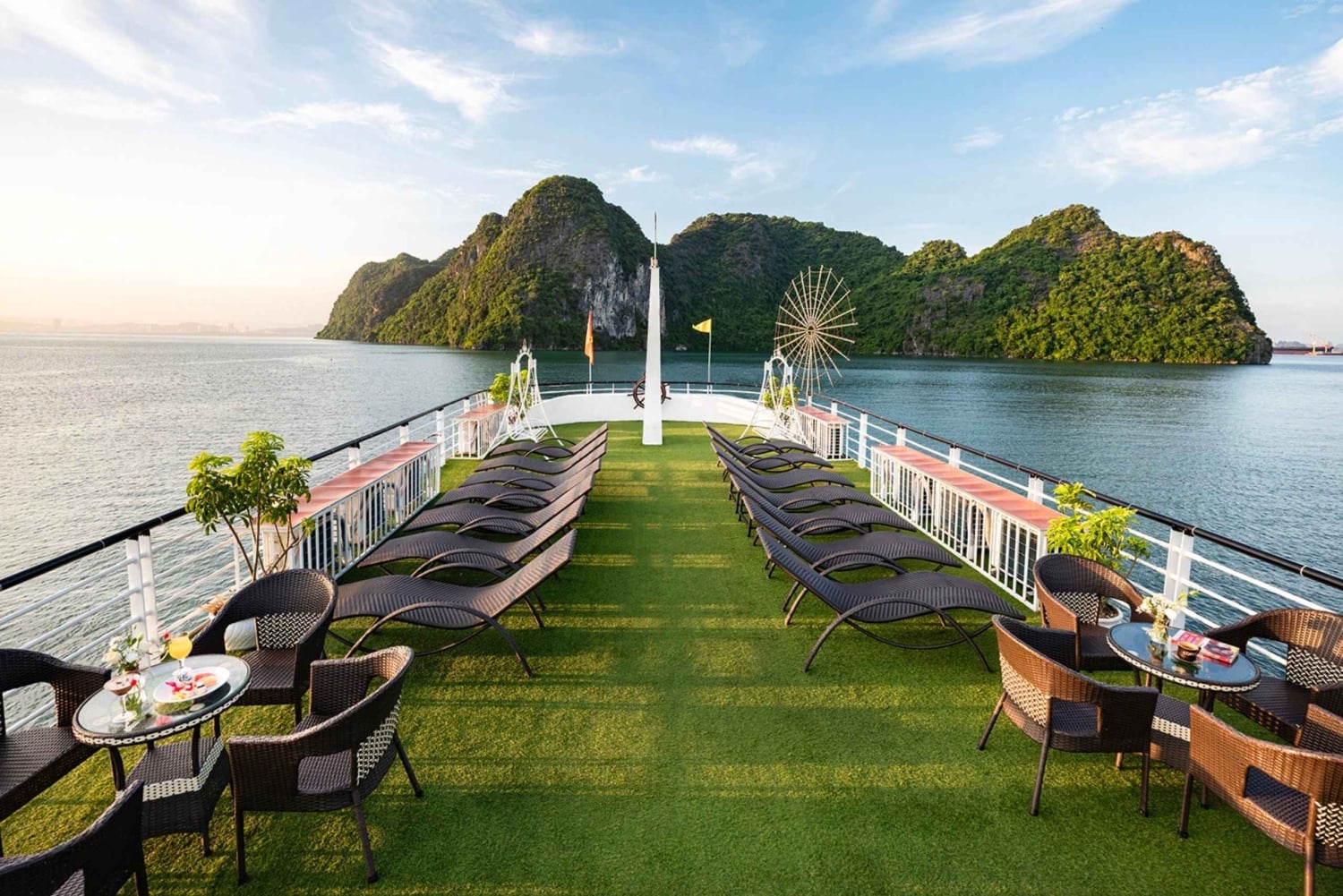 Hanoista: Ha Longin lahti 5 tähden päiväristeily buffet-lounaalla