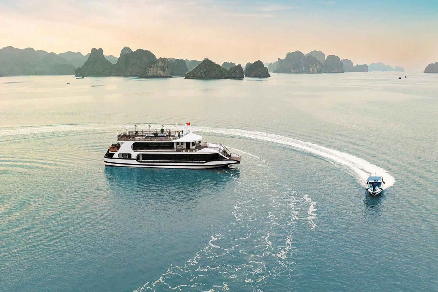 Från Hanoi: Dagstur till Ha Long-bukten med Thien Cung-grottan och kajakpaddling