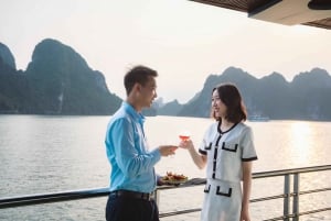 Au départ de Hanoï : croisière 5 étoiles dans la baie d'Ha Long avec déjeuner, kayak et jacuzzi