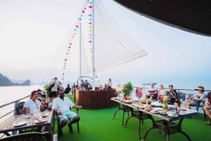 Au départ de Hanoï : croisière 5 étoiles dans la baie d'Ha Long avec déjeuner, kayak et jacuzzi
