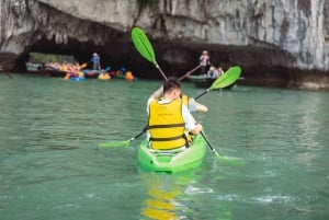 Au départ de Hanoï : croisière 5 étoiles dans la baie d'Ha Long avec déjeuner, kayak et jacuzzi
