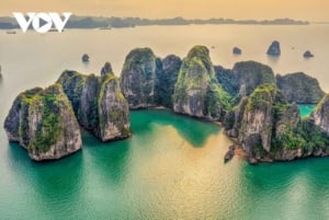 De Hanói: excursão de um dia à Baía de Ha Long com a gruta de Thien Cung e caiaque