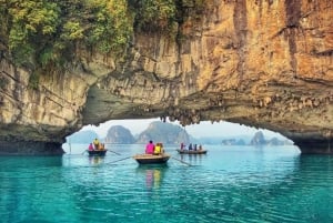 De Hanói: excursão de um dia à Baía de Ha Long com a gruta de Thien Cung e caiaque