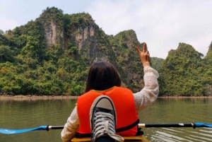 Ha Long Bay Cruise met jacuzzi, kajak en limousine vanuit Hanoi