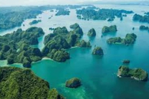 Ha Long Bay Cruise met jacuzzi, kajak en limousine vanuit Hanoi