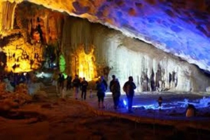 Ha Long Bay Cruise met jacuzzi, kajak en limousine vanuit Hanoi