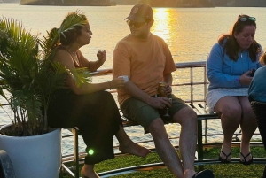 Desde Hanoi: Crucero de lujo de un día por la bahía de Ha Long con comida y kayak