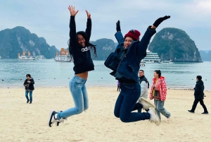 Desde Hanoi: Crucero de lujo de un día por la bahía de Ha Long con comida y kayak