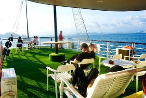 Fra Hanoi: Ha Long Bay Spareture - store og små grupper