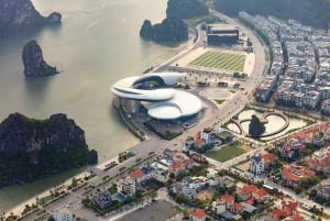 Vanuit Hanoi: schilderachtige watervliegtuigvlucht of transfer Ha Long-baai
