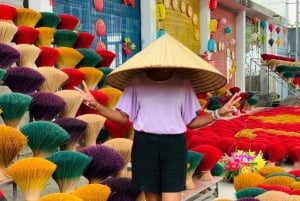 Hanoista: Puolipäiväinen retki suitsukkeisiin ja hattukyliin