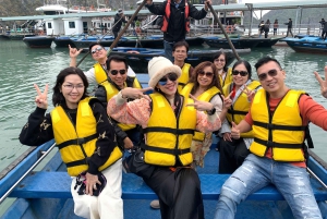 Da Hanoi: crociera di un giorno nella baia di Halong con kayak, grotte e nuoto