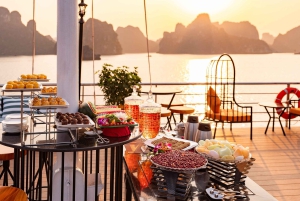 Da Hanoi: crociera di un giorno nella baia di Halong con kayak, grotte e nuoto