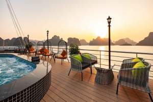 Da Hanoi: crociera di un giorno nella baia di Halong con kayak, grotte e nuoto
