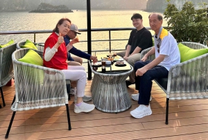 Da Hanoi: crociera di un giorno nella baia di Halong con kayak, grotte e nuoto