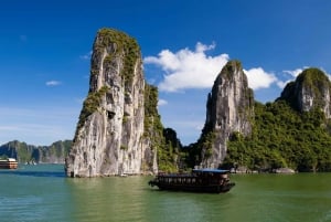 ハノイ発：ハロン湾の日帰りツアー、ランチと送迎付き