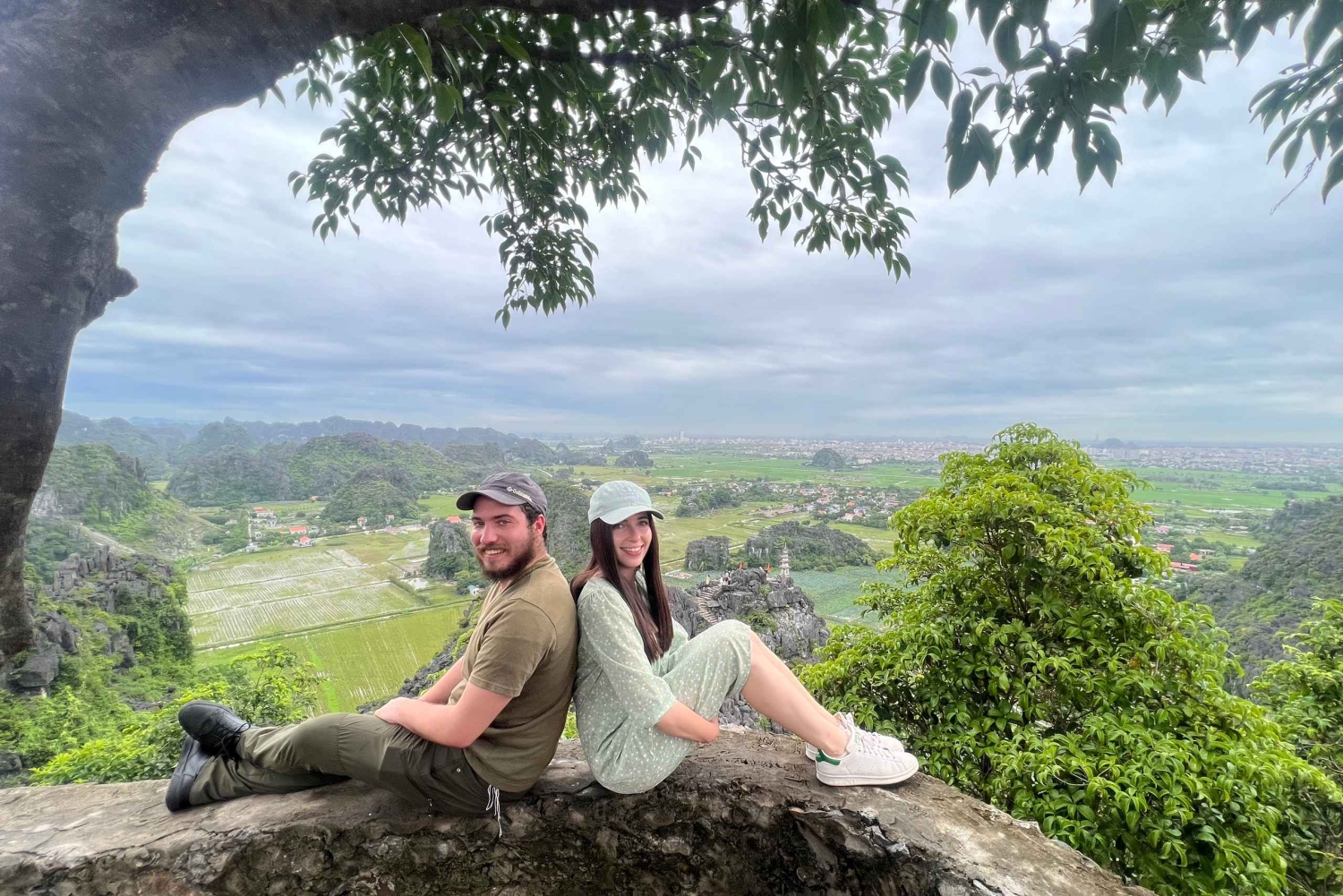 Från Hanoi: Hoa Lu, Mua-grottan och Tam Coc, dagsutflykt