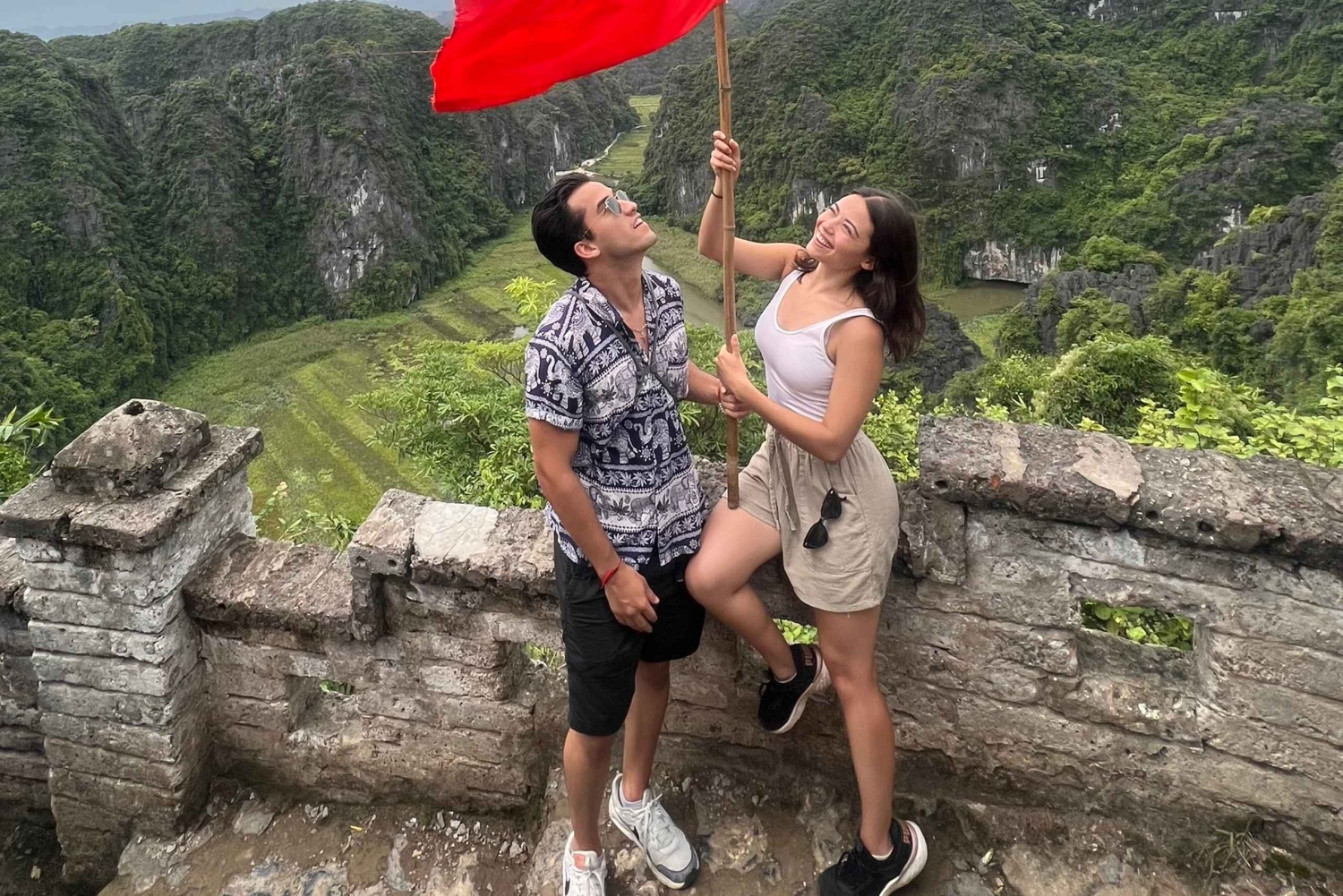 Från Hanoi: Hoa Lu, Mua-grottan och Tam Coc, dagsutflykt