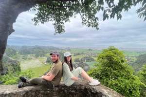 Från Hanoi: Hoa Lu, Mua-grottan och Tam Coc, dagsutflykt