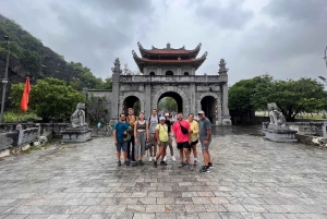 Från Hanoi: Hoa Lu, Mua-grottan och Tam Coc, dagsutflykt