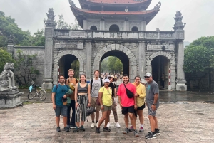 Från Hanoi: Hoa Lu, Mua-grottan och Tam Coc, dagsutflykt