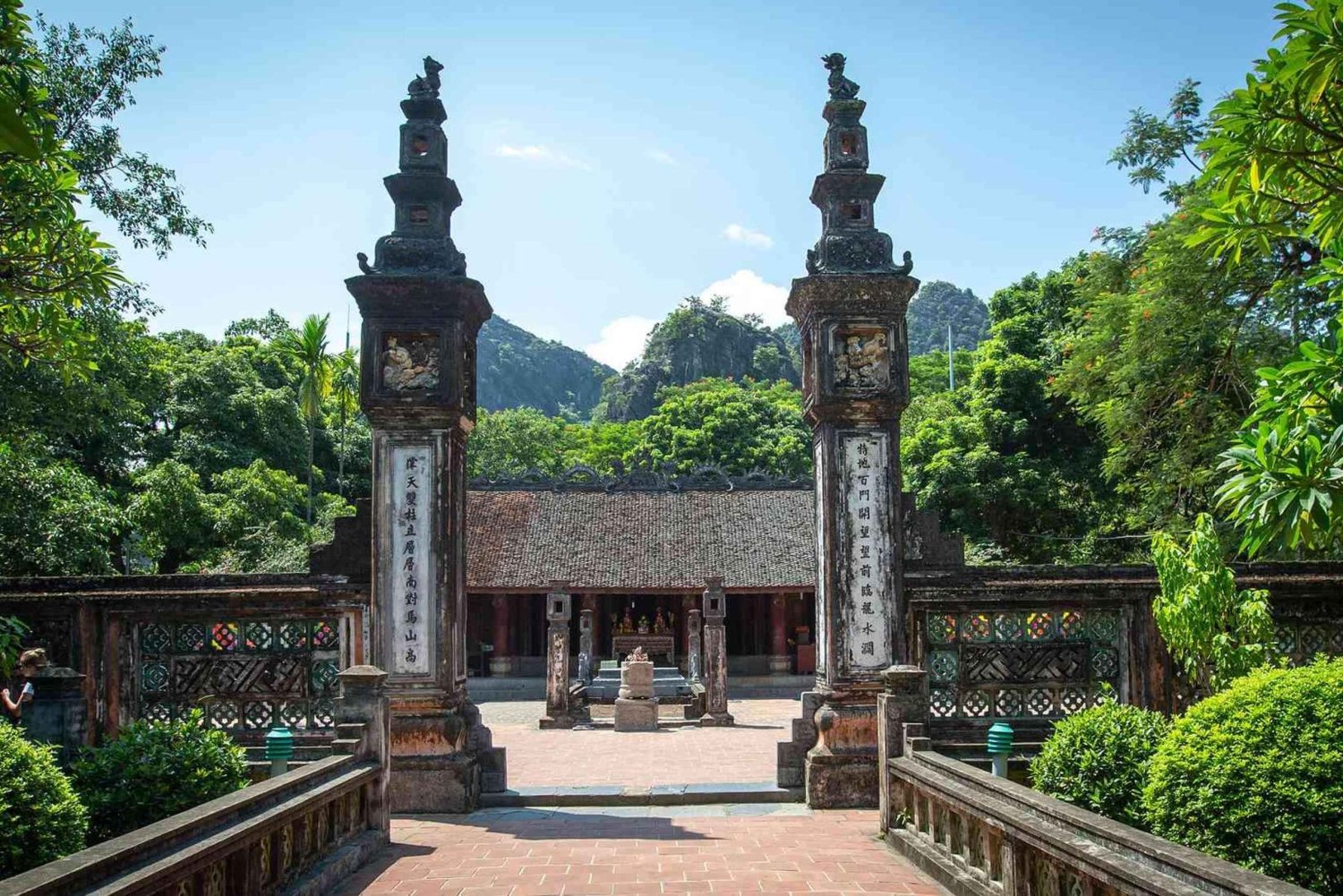 From Hanoi: Hoa Lu, Tam Coc/Trang An, Mua Cave Day Trip