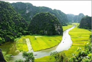 Hanoista: Hoa Lu & Tam Coc buffetlounaalla & pyöräilyllä