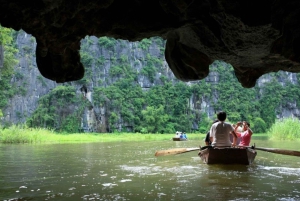 Hanoista: Hoa Lu & Tam Coc buffetlounaalla & pyöräilyllä