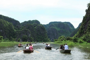 Hanoista: Hoa Lu & Tam Coc buffetlounaalla & pyöräilyllä