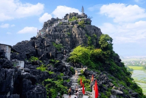 Hanoista: Hoa Lu & Tam Coc buffetlounaalla & pyöräilyllä