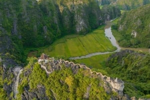 Da Hanoi: Viaggio a Ninh Binh con ciclismo e pranzo a buffet