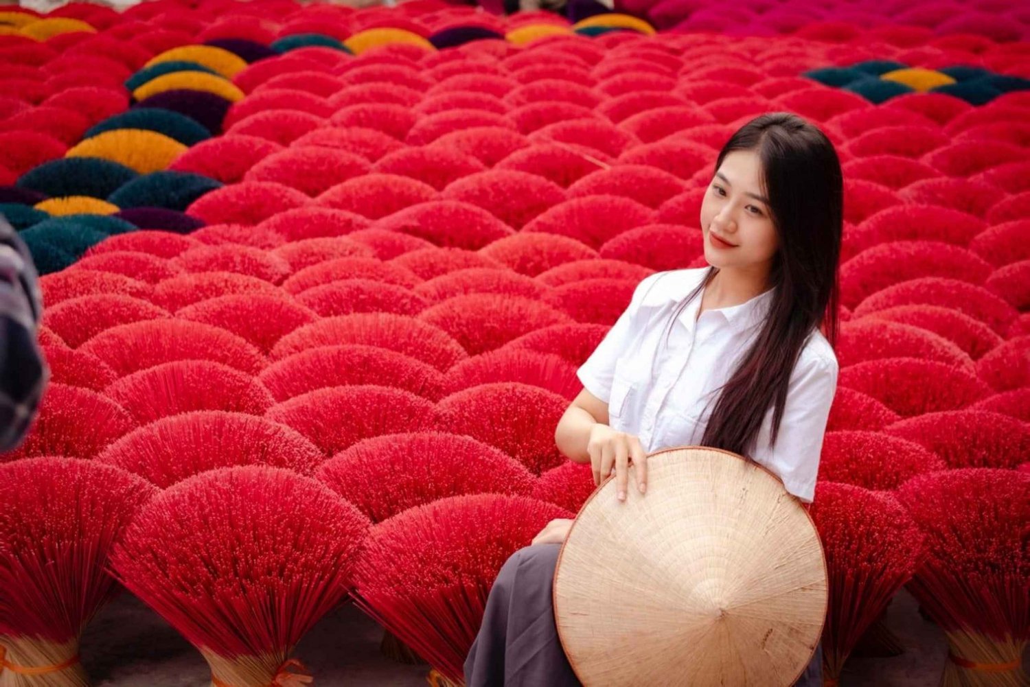 Hanoi: Incense, Hat, Lacquer Art Making Tour & Train Street
