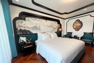 Crociera Ha Long 6★: tour di 2 giorni all'isola di Titop e alla grotta di Sung Sot