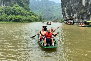 Из Ханоя: однодневная поездка в пещеру Муа, Чанган и Хоалы