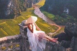 Hanoi / Ninh Binh: Trang An eco-tourism - Hoa Lu & Mua Cave